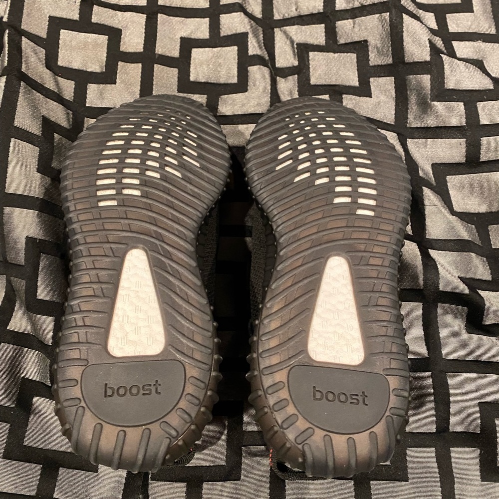 Size 11- adidas Yeezy Boost 350 V2 Bred 2017 - Picture 4 of 4